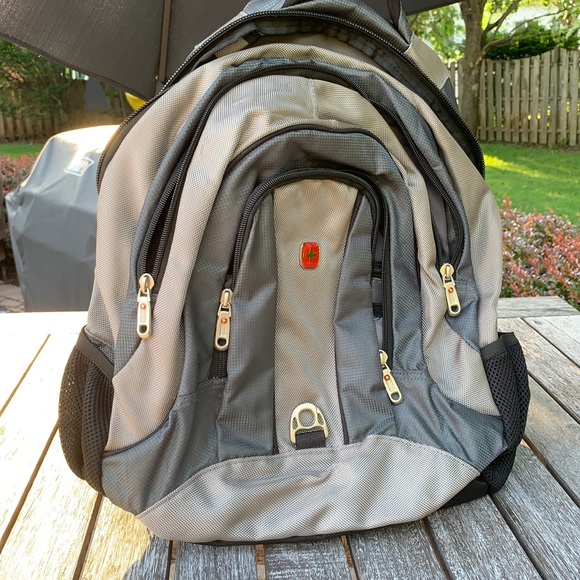 swissgear lightweight backpack